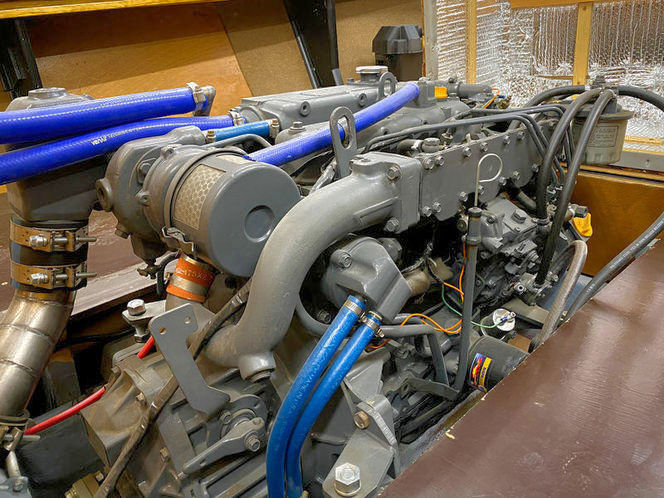 Yanmar 4jh2-Te Inboard Marine Engine And Transmission
W/ Starter And Alternator Included