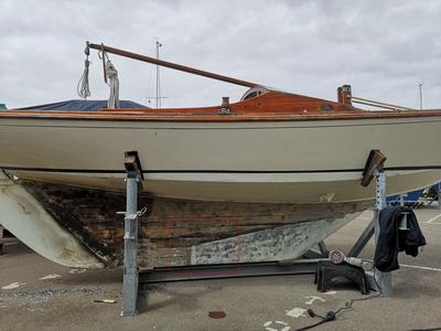 70 years old sailing boat wooden keel.